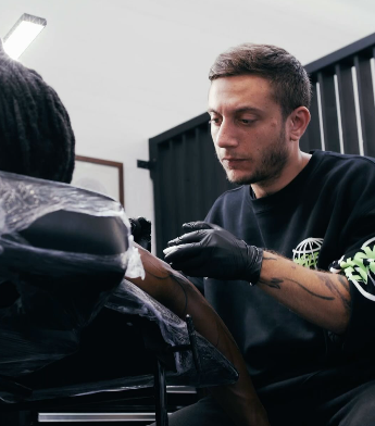 Berkbosveren, tattoo artist